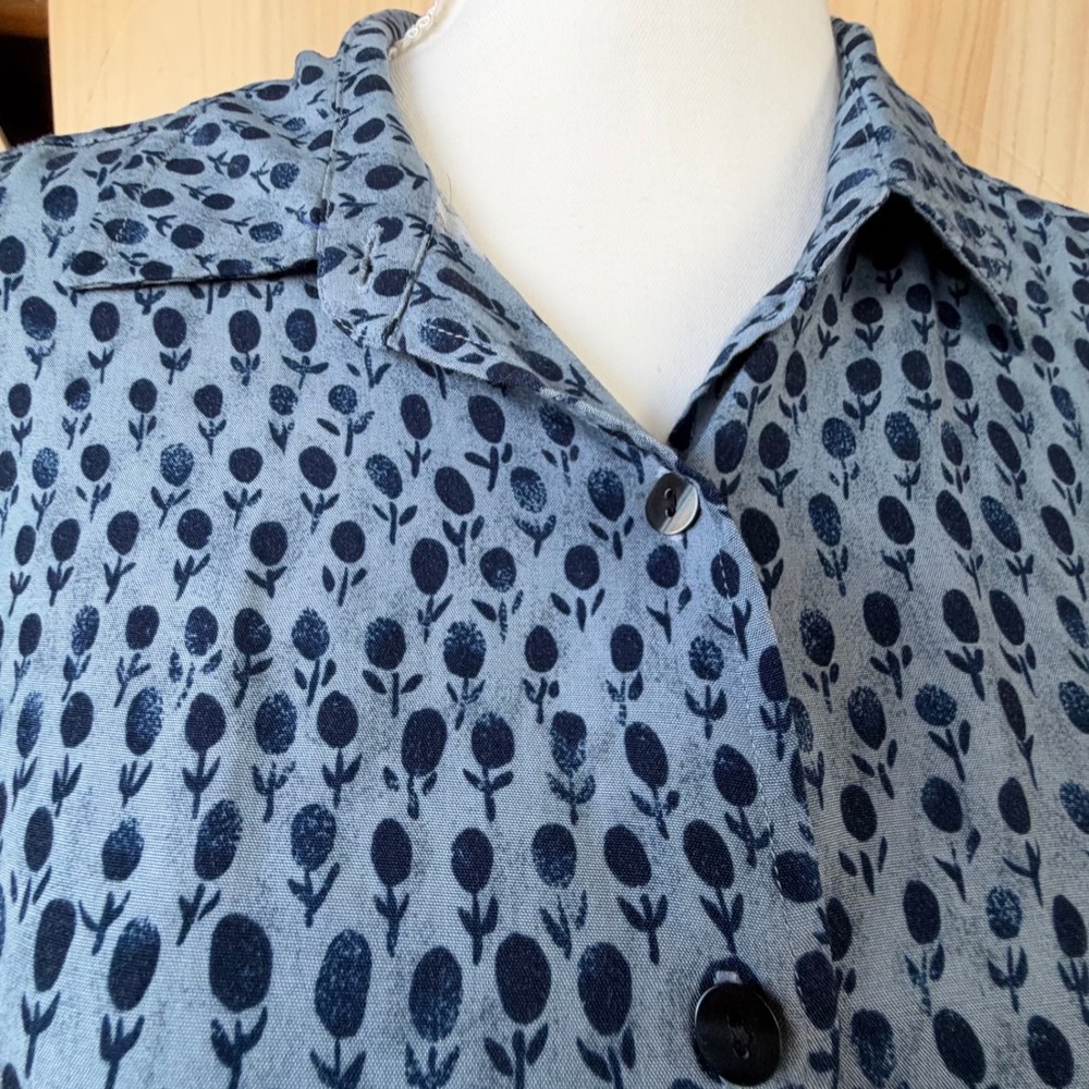 Charter Club Button Down Shirt Womens 10 Blue Floral Short Sleeve Rayon Blouse